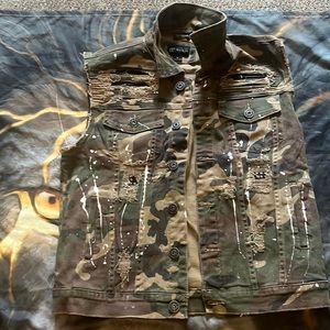 Brand new fatigue vest small disstress look